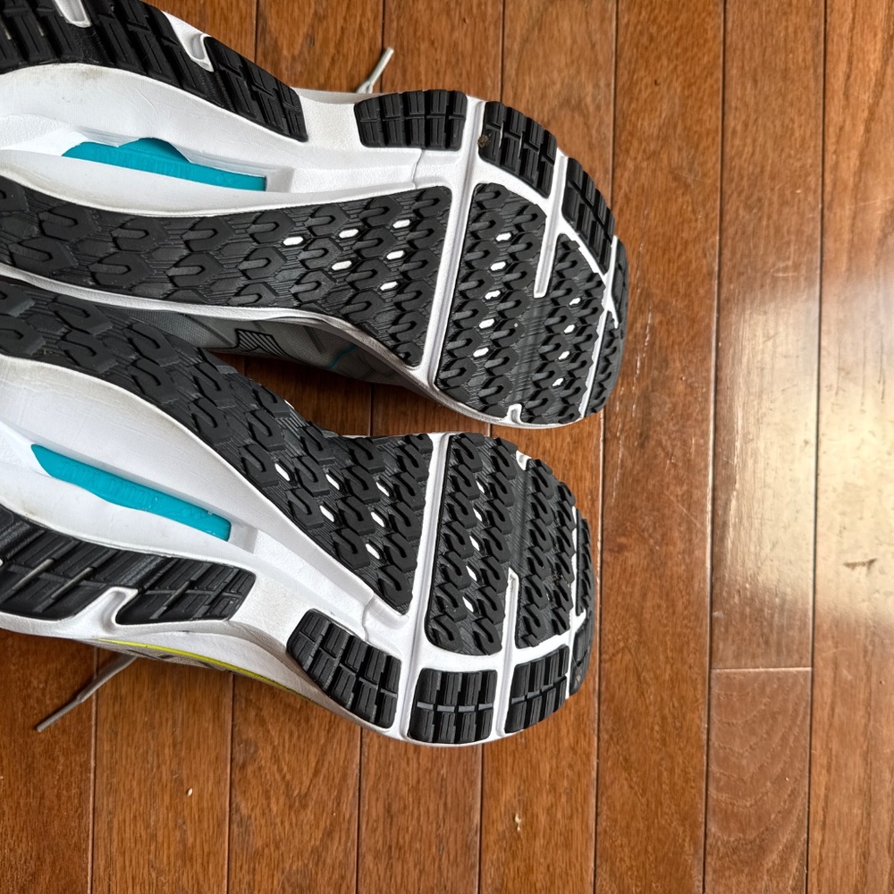 Shoes - Picture 4 of 4
